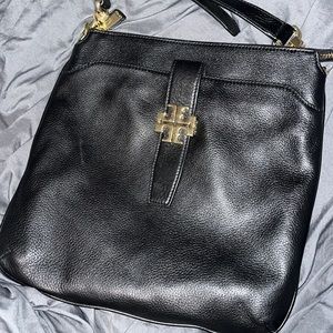 Tory Burch large Black Leather Bag, A Classic and timeless piece!